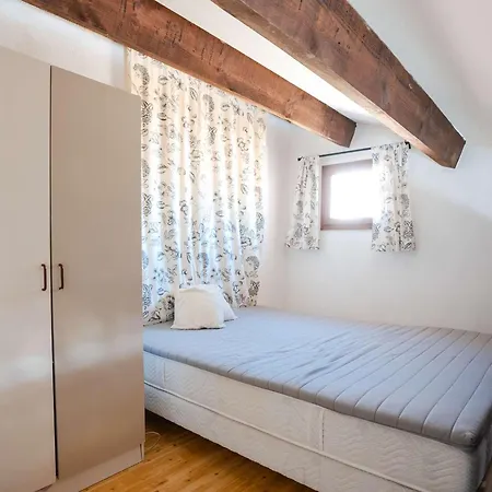 Villa Mezzanine Climatise, Terrasse, Parking Prive, Animaux Bienvenus, Entre Narbonne-plage Et - Fr-1-409-270